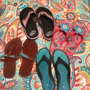 4 pairs of size 6 flip flops reef, Vera Bradley
